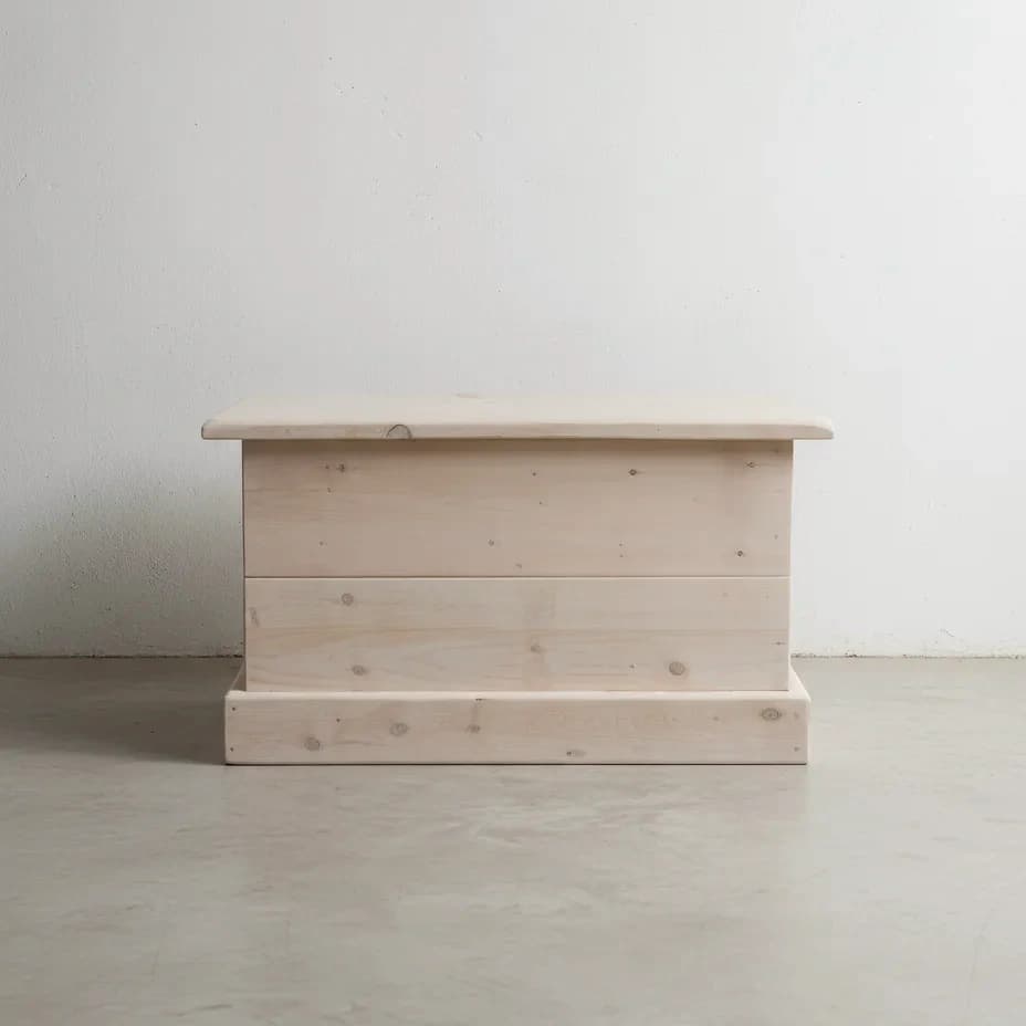 penwood furniture rustic blanket box sc2435 face on horizontal