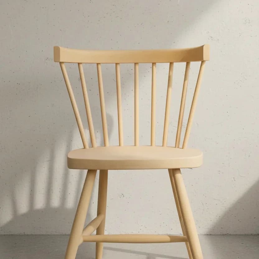 penwood furniture windsor reading chair face on horizontal