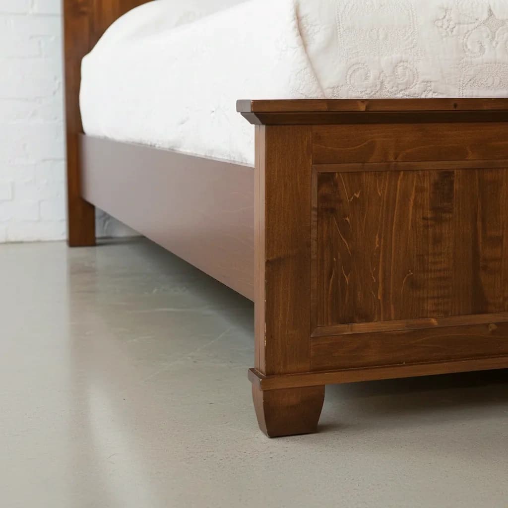 penwood furniture algonquin bed medium close up