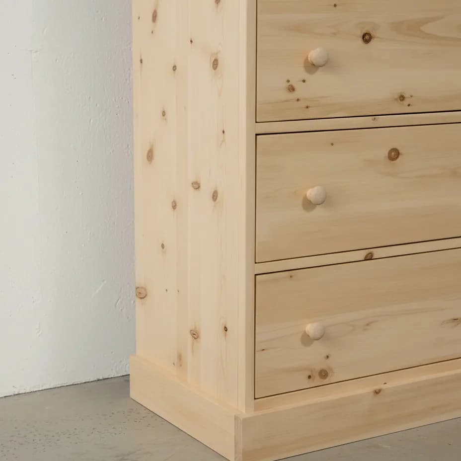penwood furniture cottage 9 drawer dresser ct19 medium close up