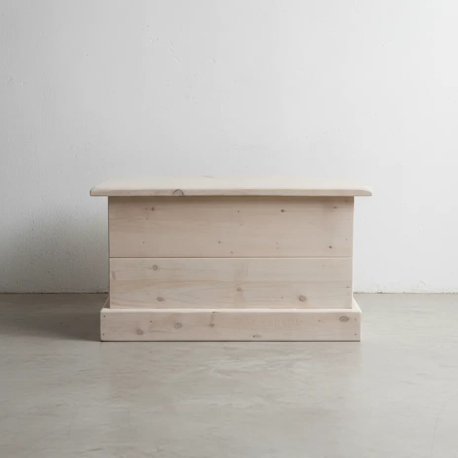 penwood furniture rustic blanket box sc2435 face on horizontal