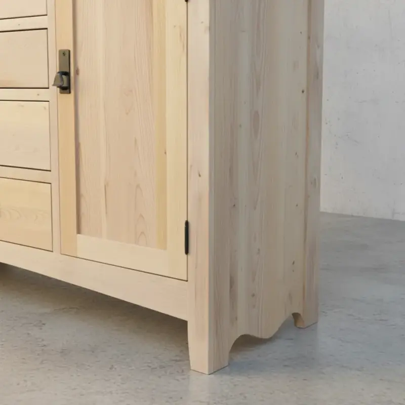 penwood furniture shaker 5 door and 4 drawer hutch buffet with crown s563 medium close up